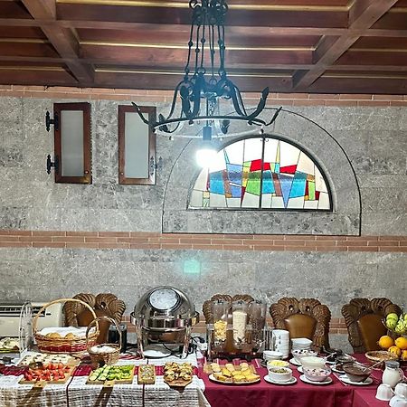 Brilant Antik Hotel Tirana Esterno foto