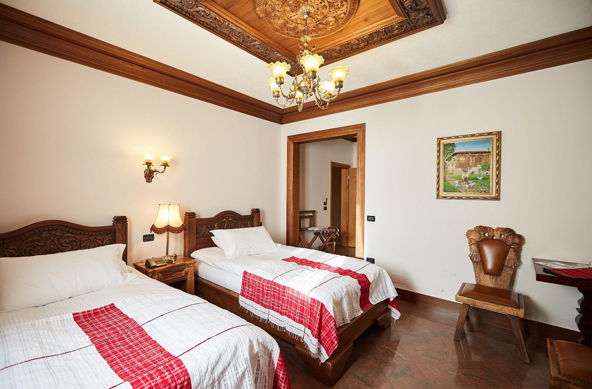 Brilant Antik Hotel Tirana Esterno foto