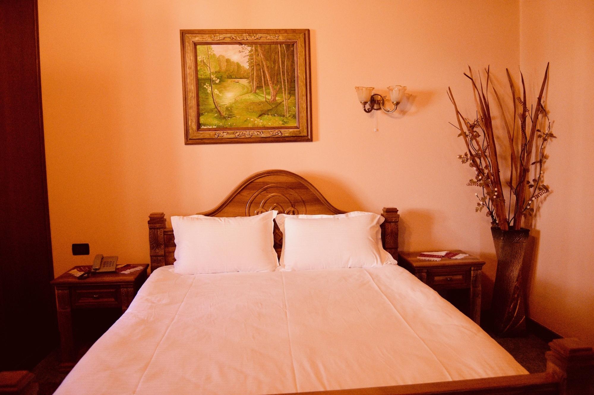 Brilant Antik Hotel Tirana Esterno foto