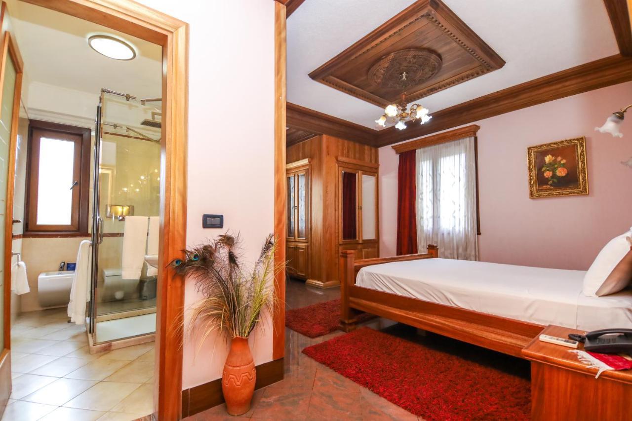 Brilant Antik Hotel Tirana Esterno foto