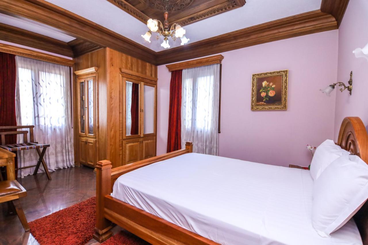 Brilant Antik Hotel Tirana Esterno foto