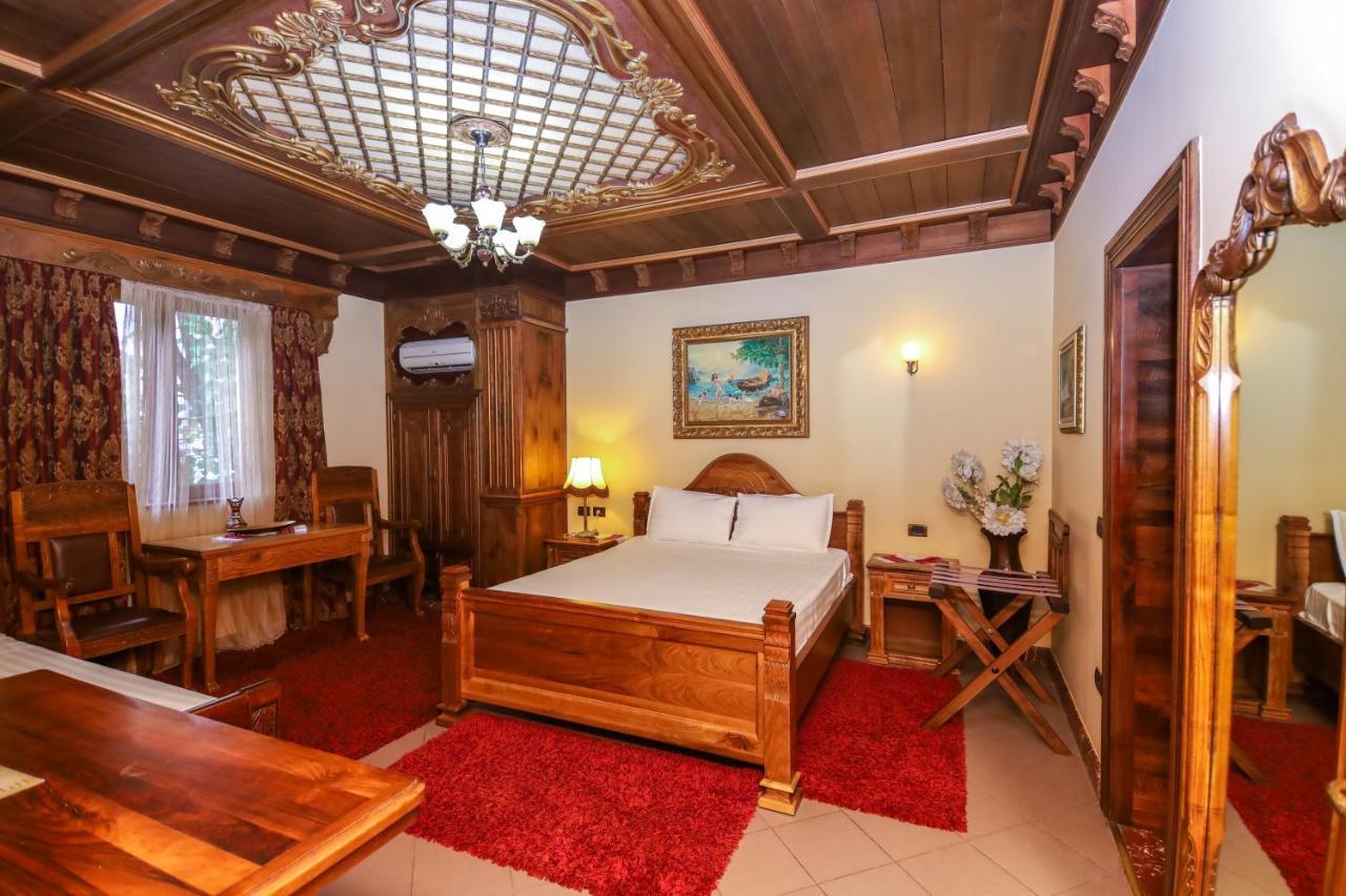 Brilant Antik Hotel Tirana Esterno foto