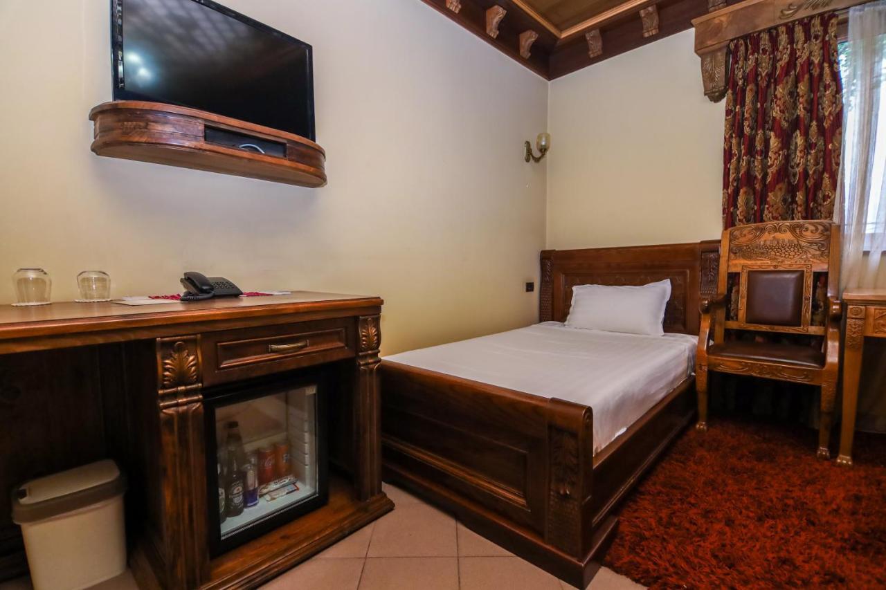 Brilant Antik Hotel Tirana Esterno foto