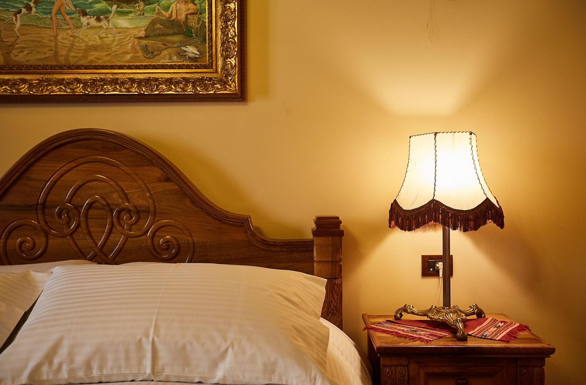 Brilant Antik Hotel Tirana Esterno foto