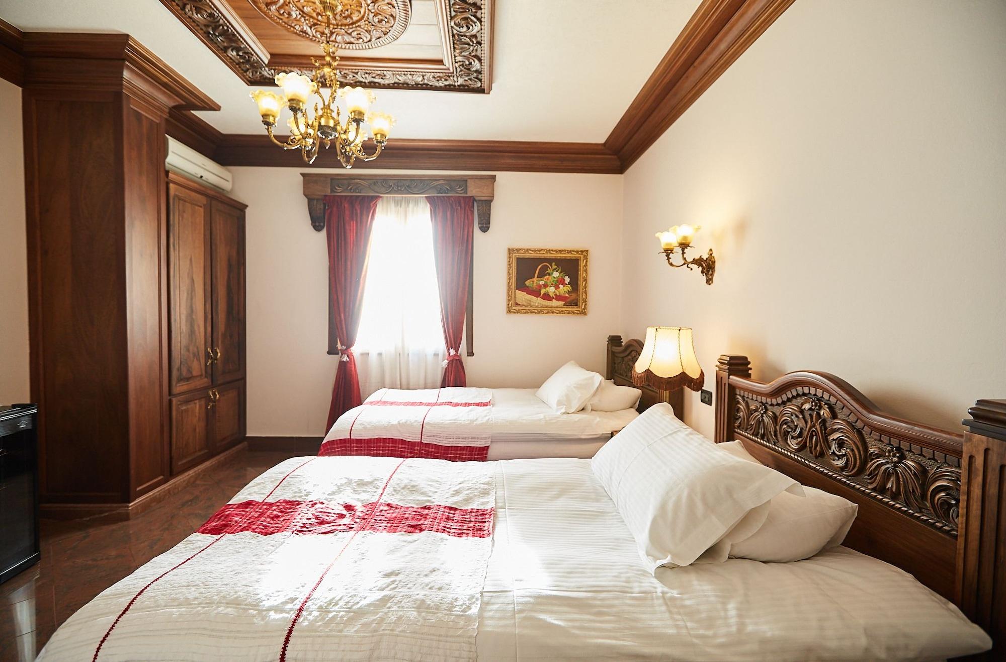 Brilant Antik Hotel Tirana Esterno foto