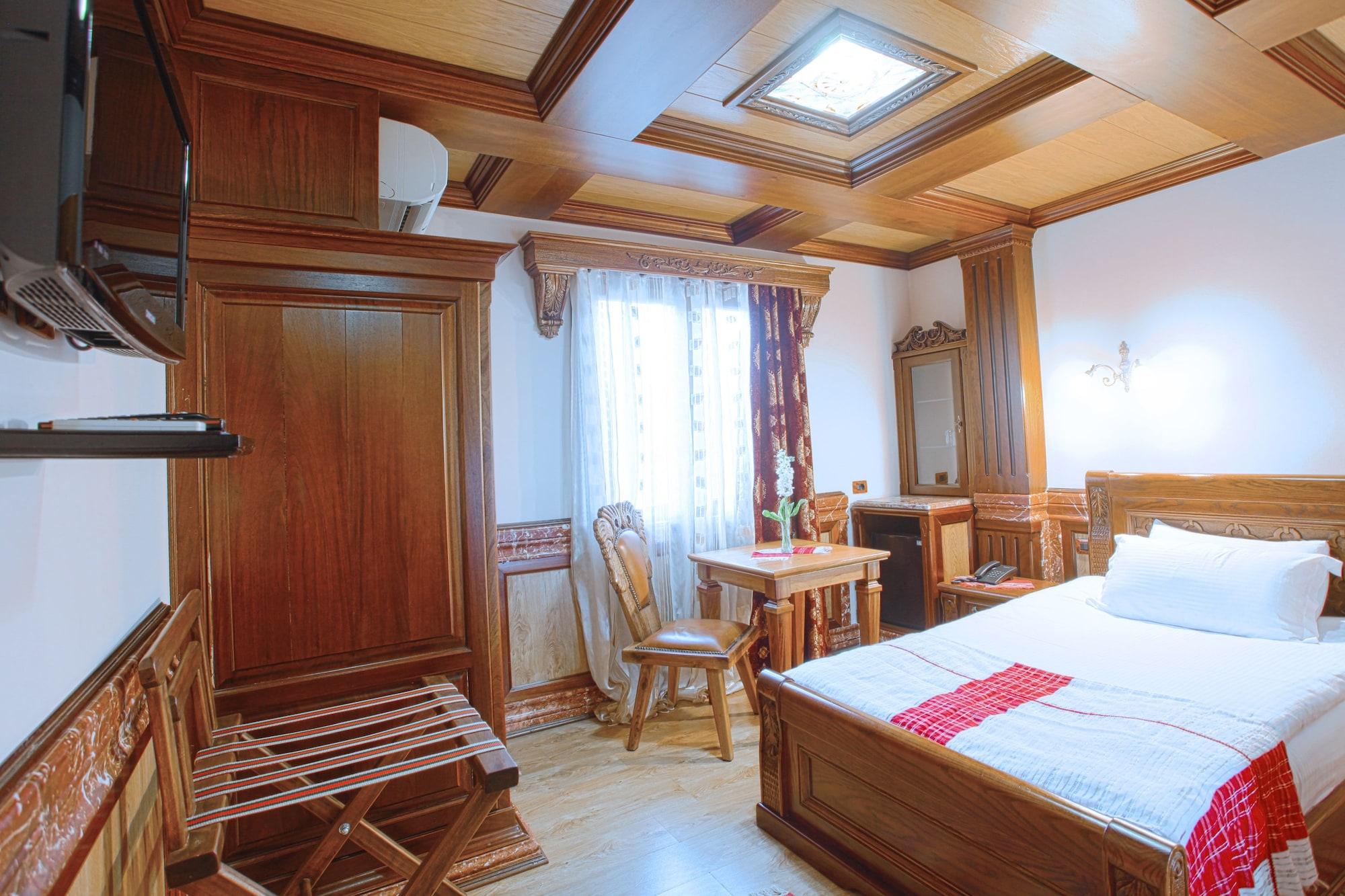 Brilant Antik Hotel Tirana Esterno foto