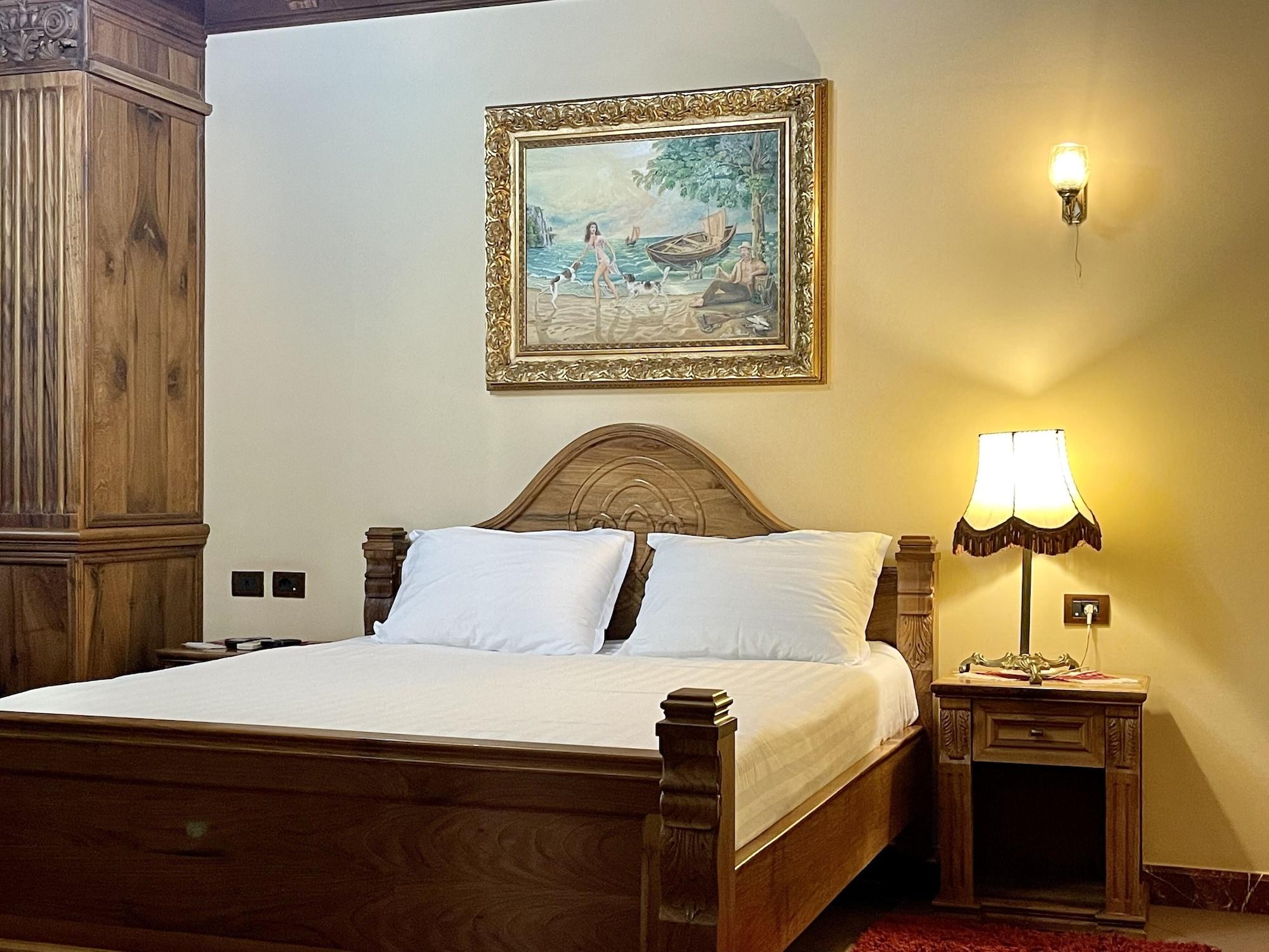 Brilant Antik Hotel Tirana Esterno foto