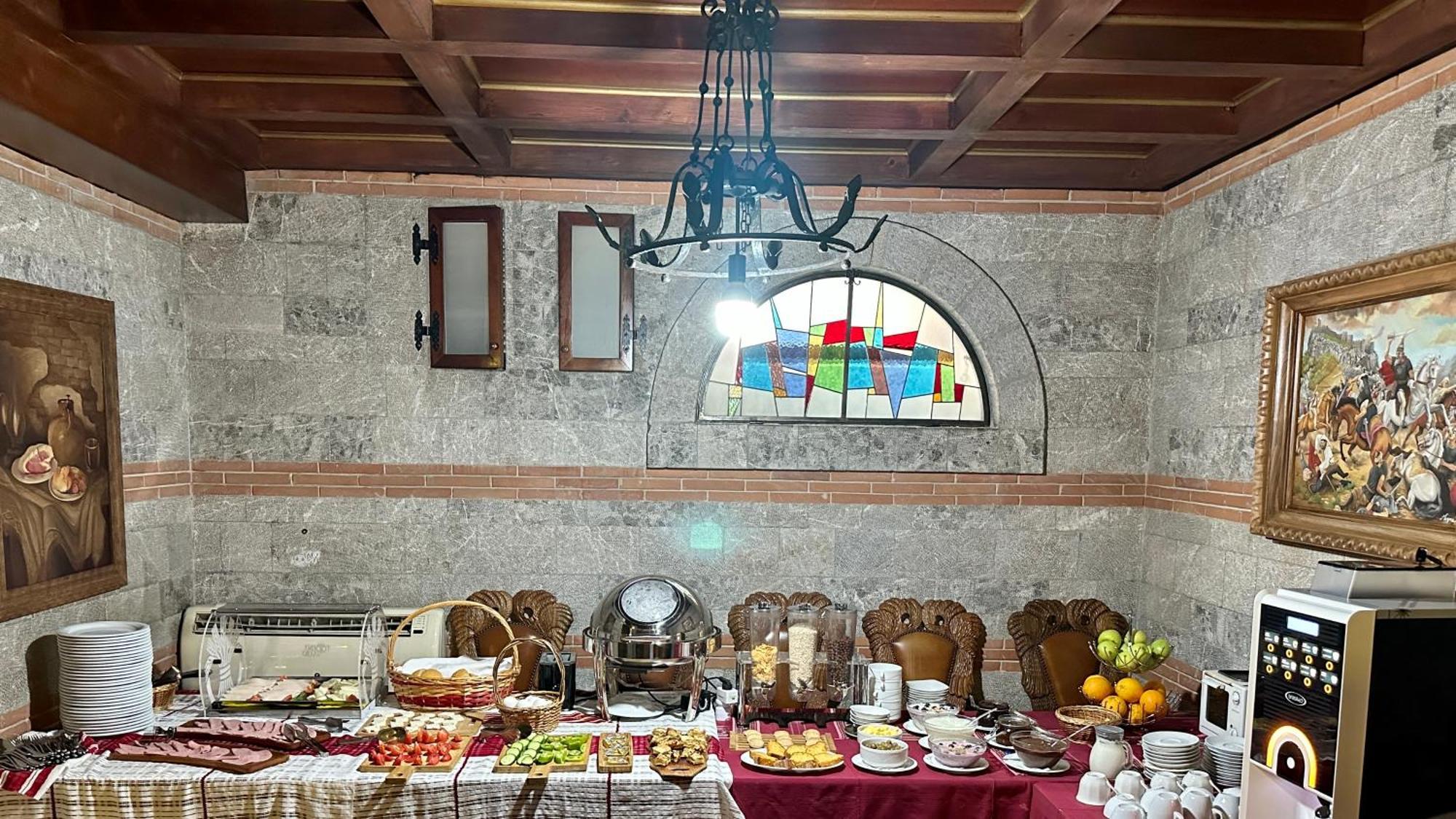 Brilant Antik Hotel Tirana Esterno foto