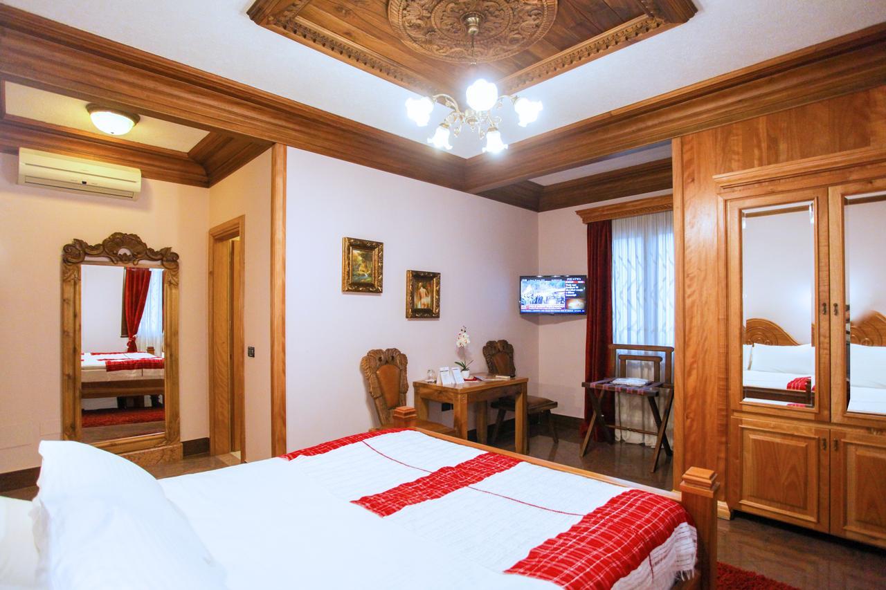 Brilant Antik Hotel Tirana Esterno foto