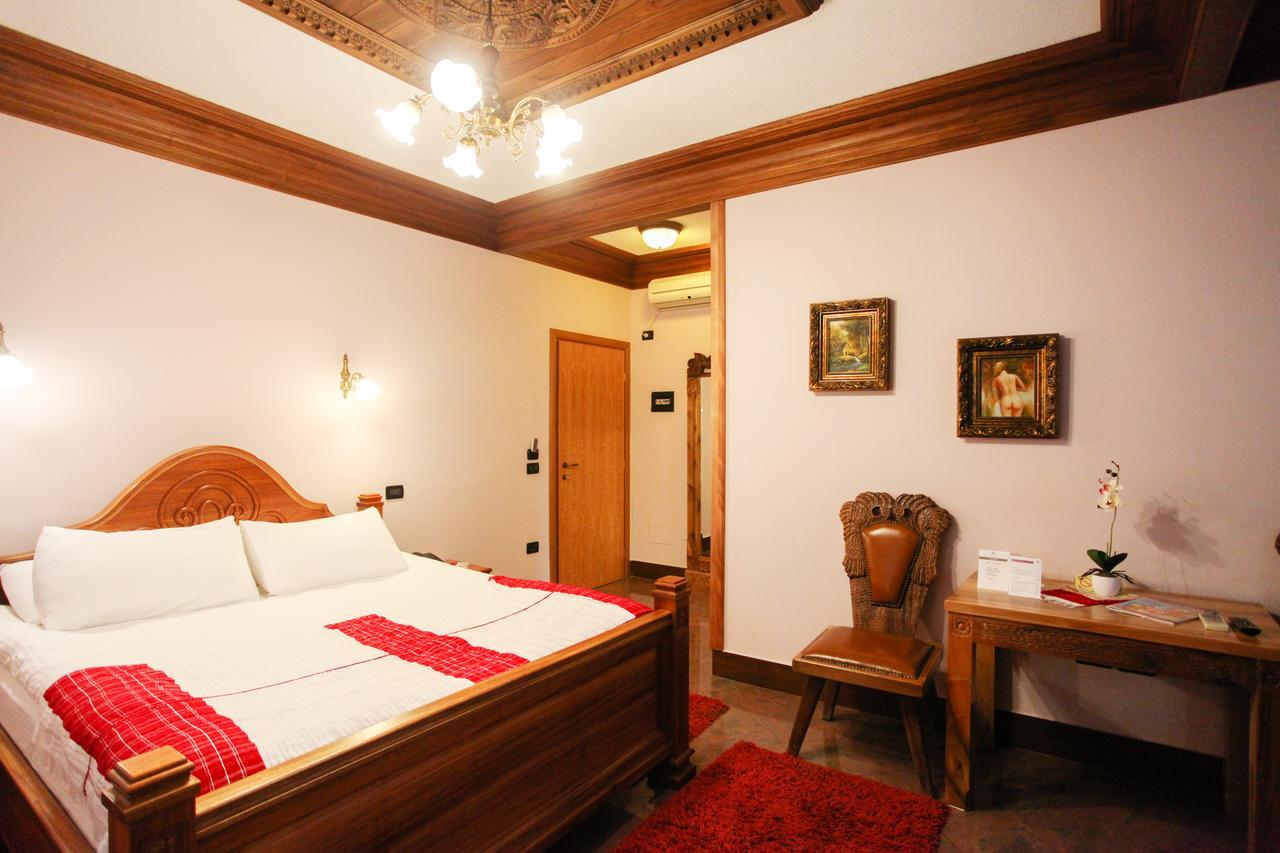 Brilant Antik Hotel Tirana Esterno foto