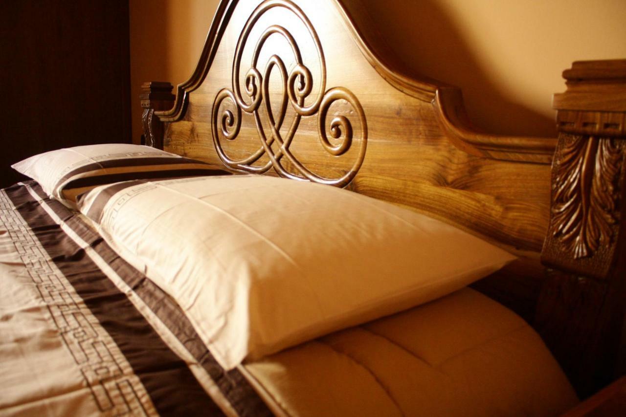Brilant Antik Hotel Tirana Esterno foto
