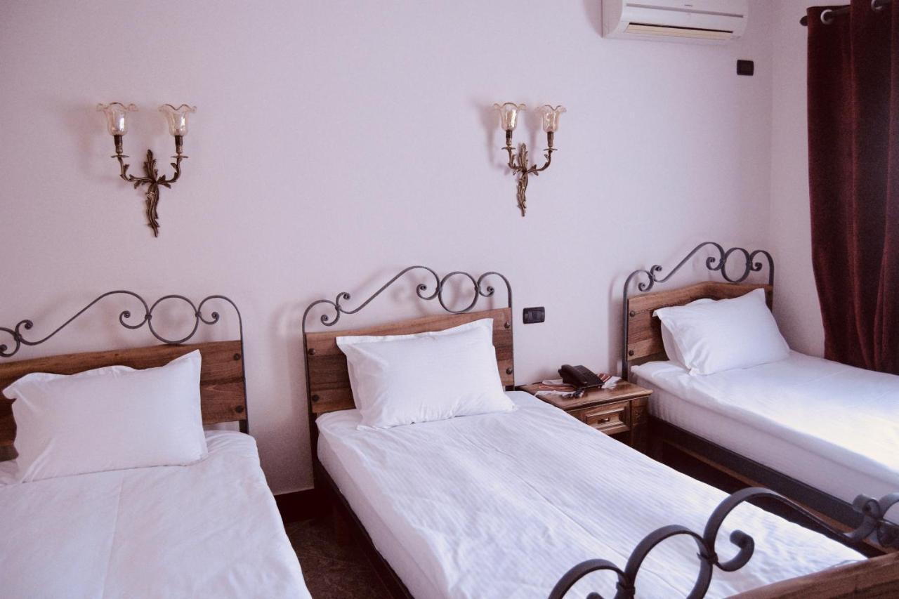 Brilant Antik Hotel Tirana Esterno foto